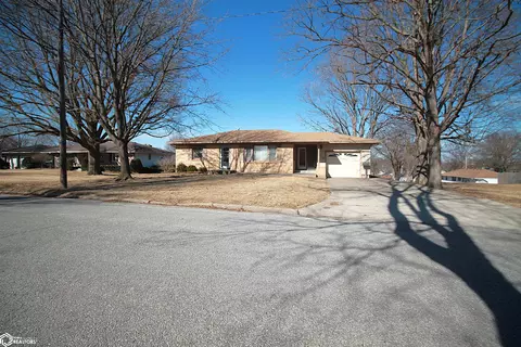 515 W Clark St, Clarinda, IA 51632