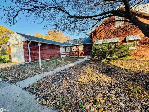 105 E Pioneer Ave, Shenandoah, IA 51601