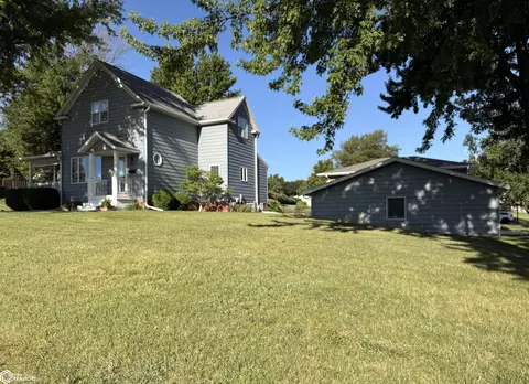 2017 N West St, Carroll, IA 51401