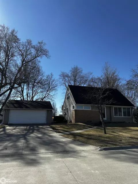 515 W Des Moines St, Brooklyn, IA 52211