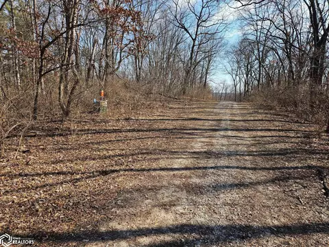 1310 Pine Ridge Ln, Mount Pleasant, IA 52641