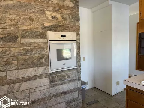 Kitchen - 14142 524th St, Centerville, IA 52544 photo 3 of 3