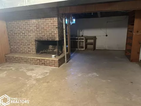 Living - 14142 524th St, Centerville, IA 52544 photo 5 of 5