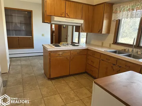 Kitchen - 14142 524th St, Centerville, IA 52544 photo 1 of 3