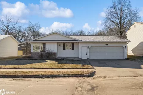 2827 Lesylvia St, Burlington, IA 52601