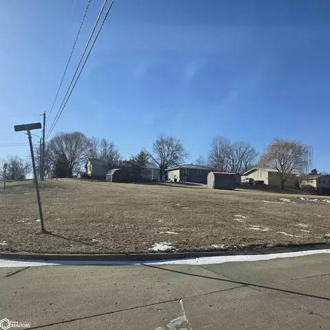 1402 7th Ave W, Oskaloosa, IA 52577