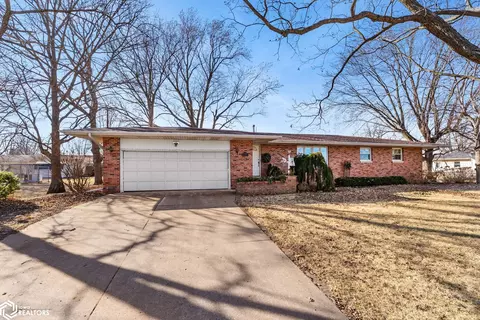 109 N Jefferson St, Grandview, IA 52752