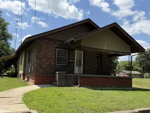 516 N 8th St, Centerville, IA 52544