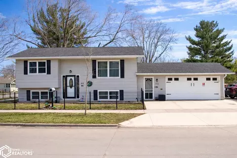 811 9th St NW, Mason City, IA 50401