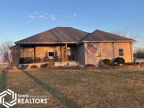 32 N Huron St, Emmetsburg, IA 50536