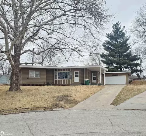 1009 Crest Dr, Creston, IA 50801