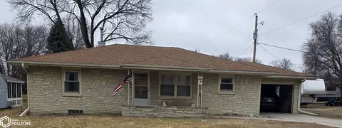 208 W Chestnut St, Hubbard, IA 50122