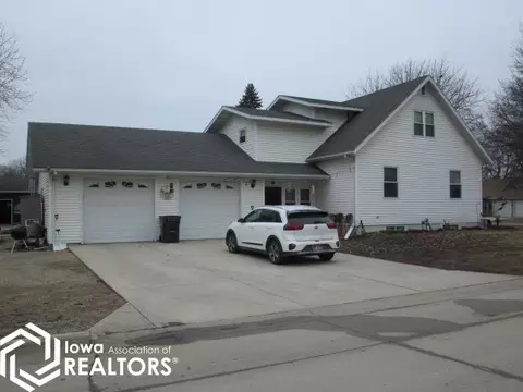716 1st St SE, Belmond, IA 50421
