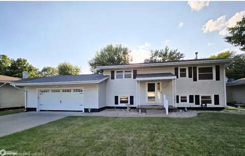 813 Randall Ln, Burlington, IA 52601