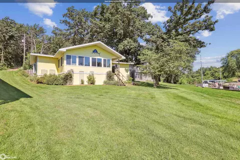 203 Woodland Rd, Montezuma, IA 50171