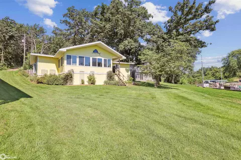 203 Woodland Rd, Montezuma, IA 50171