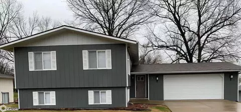 3 Sussex Pl, Ottumwa, IA 52501