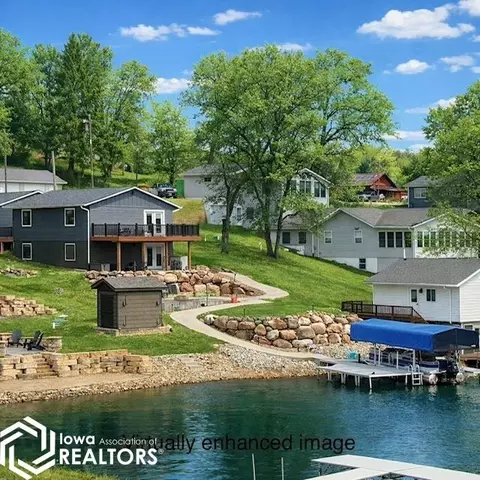 4223 W Lakeshore Dr, Brooklyn, IA 52211