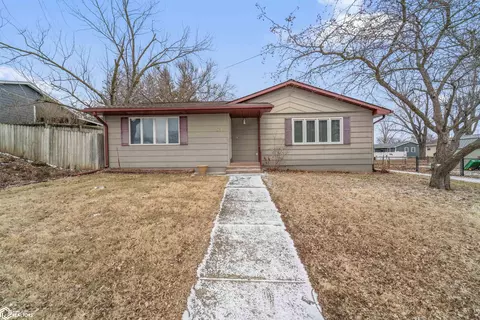Exterior - 511 7th St, Maxwell, IA 50161 photo 2 of 8