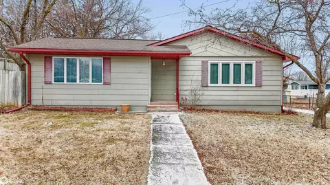 Exterior - 511 7th St, Maxwell, IA 50161 photo 3 of 8