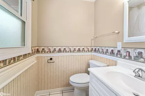 Bath - 511 7th St, Maxwell, IA 50161 photo 1 of 2