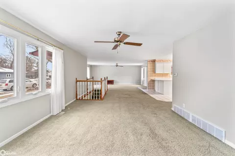 Living - 511 7th St, Maxwell, IA 50161 photo 6 of 7