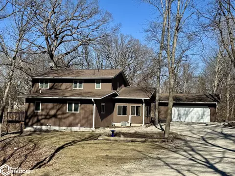 11738 Greenwood Dr, Burlington, IA 52601