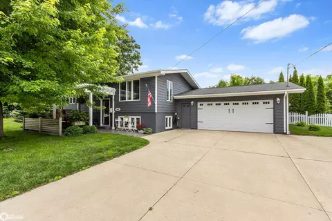1810 W 7th Ave N, Clear Lake, IA 50428
