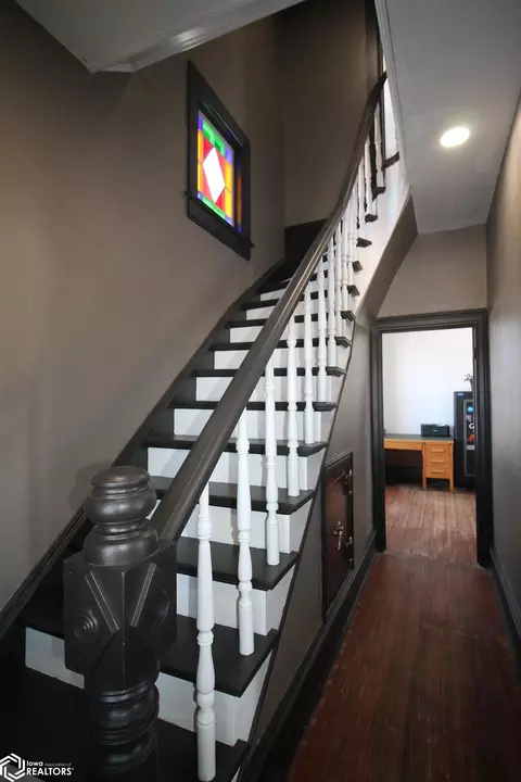 Entry Way - 502 Broad Ave, Stanton, IA 51573 photo 1 of 5