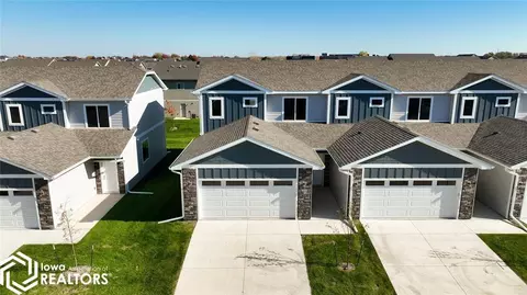 235 NW Waverly Dr, Waukee, IA 50263