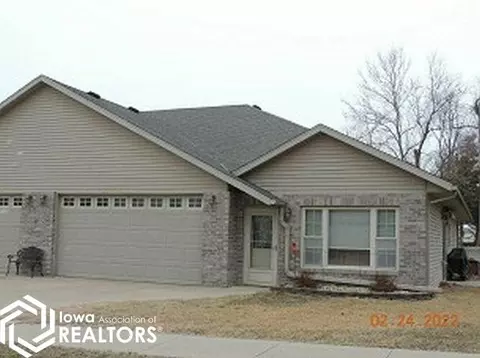 630 Ratcliffe Dr, Marshalltown, IA 50158