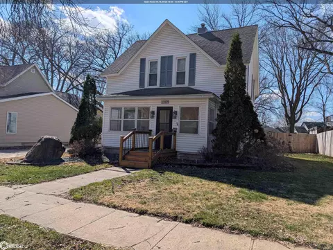 109 S 9th St, Clear Lake, IA 50428