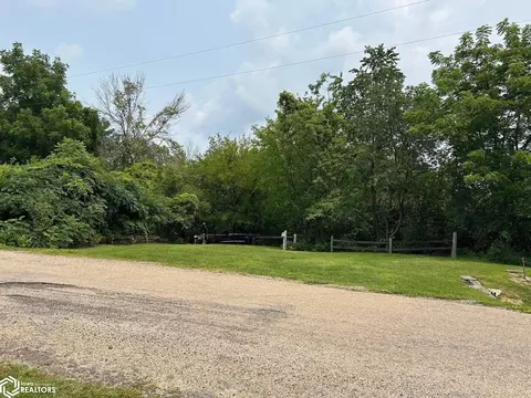 5199 Echo Dr, Brooklyn, IA 52211