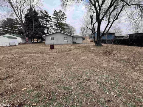 Exterior - 1960 Oakcrest Dr, Hamilton, IL 62341 photo 5 of 6