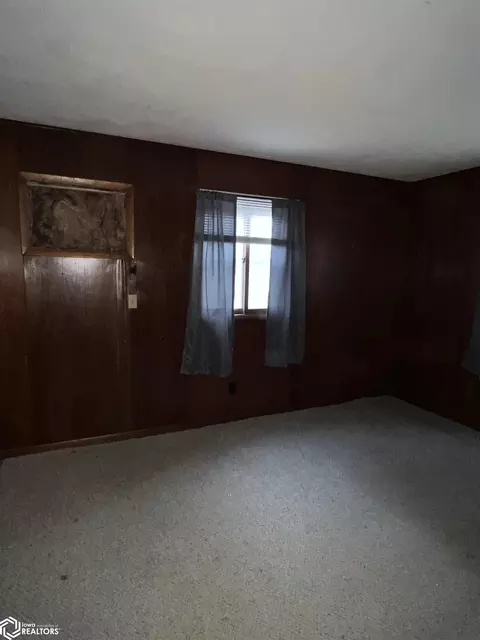 Bedroom - 1960 Oakcrest Dr, Hamilton, IL 62341 photo 4 of 4