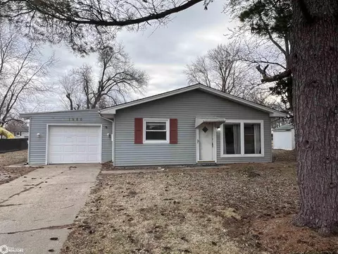 1960 Oakcrest Dr, Hamilton, IL 62341