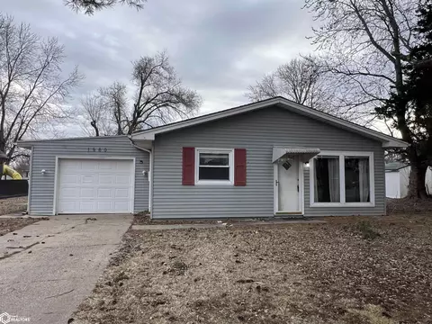 Exterior - 1960 Oakcrest Dr, Hamilton, IL 62341 photo 6 of 6