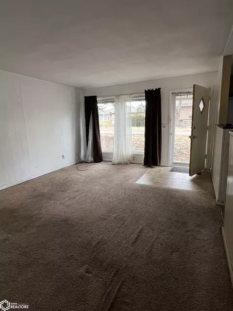Living - 1960 Oakcrest Dr, Hamilton, IL 62341 photo 1 of 2