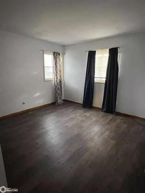 Bedroom - 1960 Oakcrest Dr, Hamilton, IL 62341 photo 2 of 4