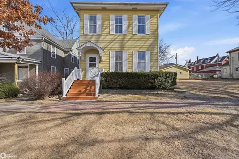 824 N 8th St, Burlington, IA 52601