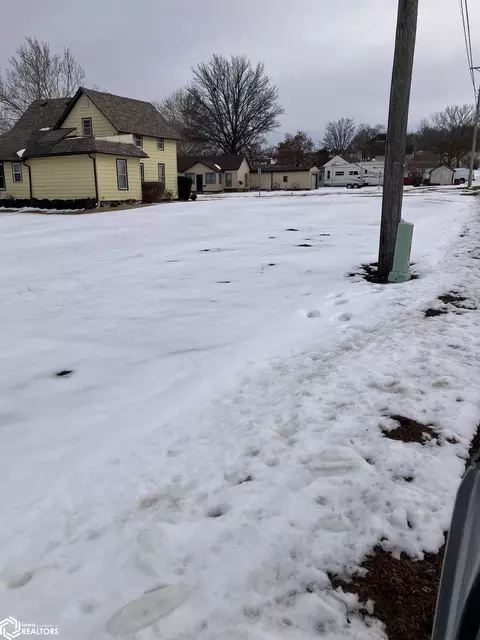 906 E 5th St, Atlantic, IA 50022