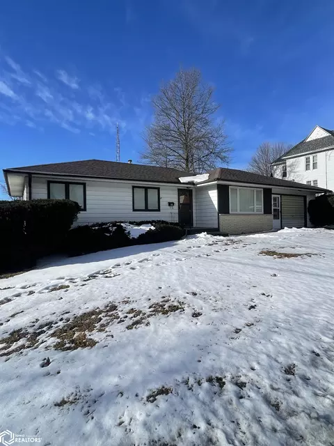 110 E 10th St, Carroll, IA 51401