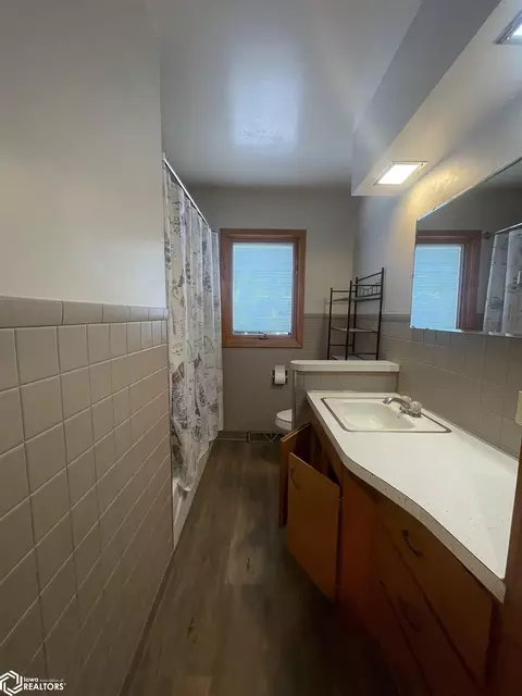 Bath - 110 E 10th St, Carroll, IA 51401 photo 1 of 2