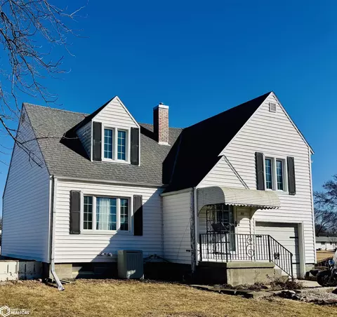 92 Elm St, Elliott, IA 51532