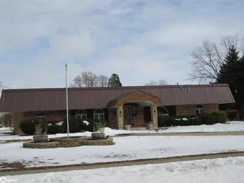 Exterior - 404 5th St SW, Hampton, IA 50441 photo 1 of 3