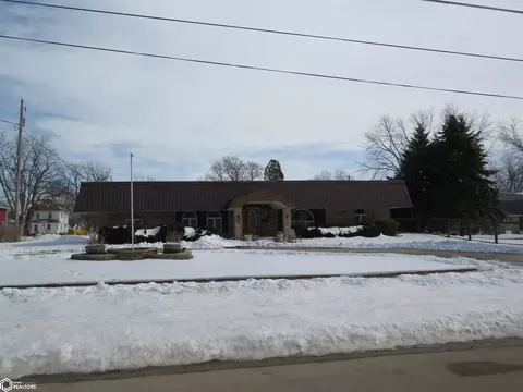 404 5th St SW, Hampton, IA 50441