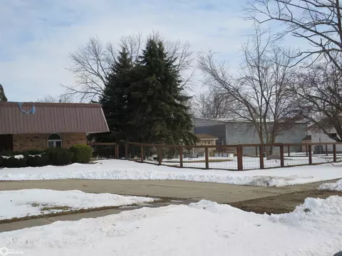 Exterior - 404 5th St SW, Hampton, IA 50441 photo 2 of 3