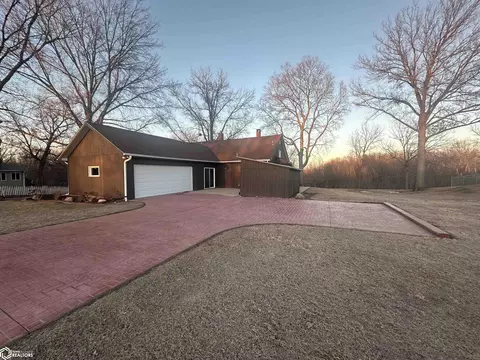 525 N Water St, Wapello, IA 52653