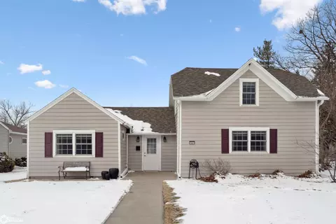 1421 Hobart St, Grinnell, IA 50112