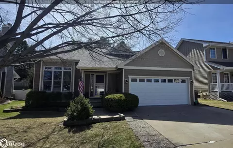 4742 Meadow Valley Dr, West Des Moines, IA 50265